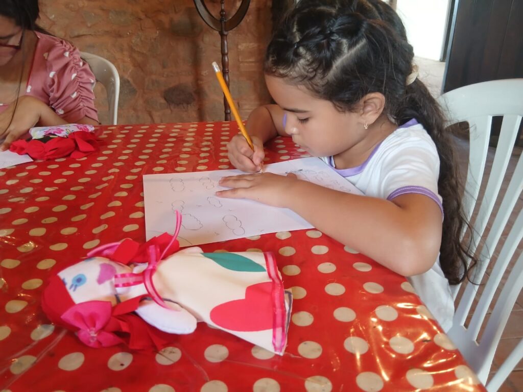 Taller infantil impulsa tradición artesanal en Ciudad Bolívar